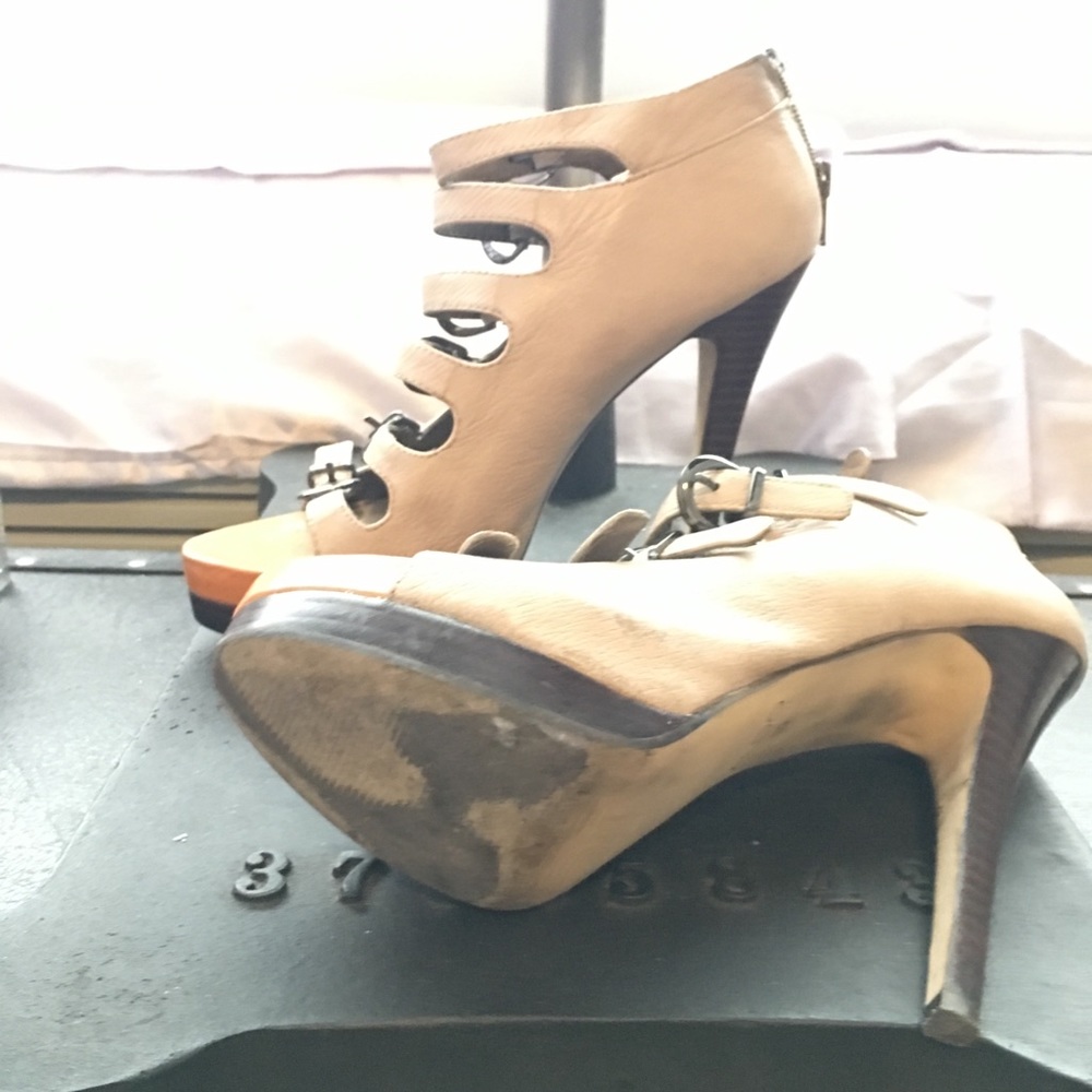 Heels - Picture 5 of 6